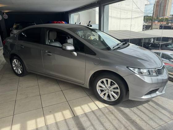 HONDA CIVIC 1.8 LXS 16V FLEX 4P AUTOMÁTICO HONDA CIVIC 1.8 LXS 16V FLEX 4P AUTOMÁTICO
